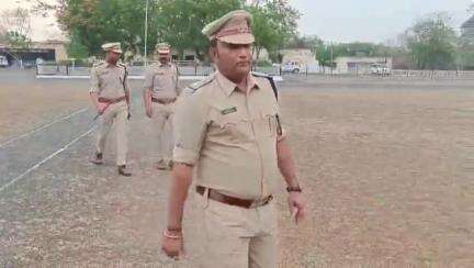 सीहोर नगर: पुलिस लाइन में आयोजित साप्ताहिक जनरल परेड का हुआ आयोजन, अतिरिक्त पुलिस अधीक्षक ने ली सलामी
