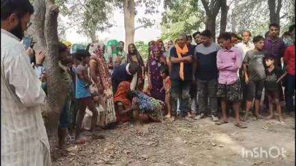 हरदोई: टड़ियावां थाना क्षेत्र के गोपामऊ में आम के बाग में रस्सी से लटका मिला ट्रक ड्राइवर का शव, पुलिस ने शव को लिया कब्जे में