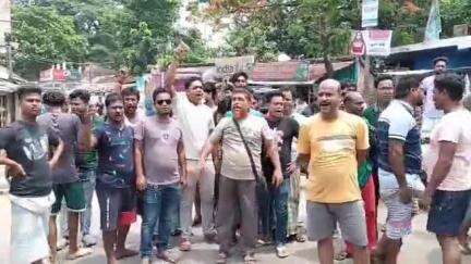 বসিরহাট ১: বসিরহাটের পিফা এলাকায় বিদ্যুতের দাবিতে বিক্ষোভ এলাকাবাসীদের #jansamasya