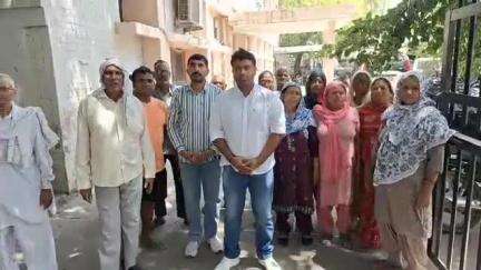 रोहतक: रोहतक श्रीराम नगर कॉलोनी में पानी की भयंकर समस्या,एक महीने से नहिए आया पानी,3 किलोमीटर दूर से लाने पर मजबूर #jansamsaya