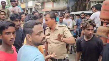বসিরহাট ১: বসিরহাটের ট্যাটরা এলাকায় বিদ্যুতের দাবিতে বিক্ষোভ এলাকাবাসীদের #jansamasya