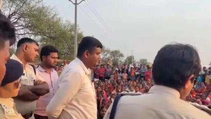 सुगेरा गांव में पाइप लाइन का विरोध करते हुए ग्रामीणों के सहयोग में छत्तीसगढ़िया कांति सेना व जोहर छत्तीसगढ़ पार्टी के सा