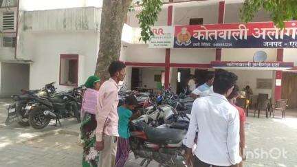 अलीगंज: अलीगंज थाना क्षेत्र के जानीपुर में पारिवारिक बंटवारे में विवाद, पत्नी ने कहा- ससुरालियों ने पति के साथ की मारपीट