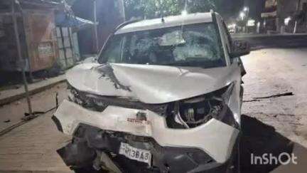 अनूपशहर: अनूपशहर थाना क्षेत्र के सरकारी अस्पताल के पास दो कारों की आमने-सामने टक्कर, पति-पत्नी सहित 6 लोग हुए घायल