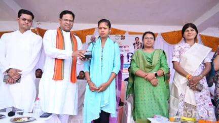 मरवाही: निमधा में समाधान शिविर में चांदनी को मिला श्रवण यंत्र का सहारा