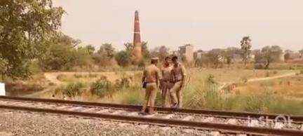 बलिया: बहेरी गांव स्थित आछी दादा मजार के पास ट्रेन की चपेट में आने से अज्ञात महिला की मौत