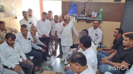 चरखी दादरी: च.दादरी अनाज मंडी में आढ़तियों की बैठक, वर्तमान कार्यकारिणी को जारी रखने का निर्णय लिया गया