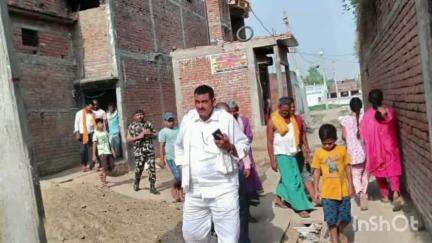 सिमरी: प्रखंड के काजीपुर गांव में सड़क दुर्घटना में मृत महिला के परिजनों से मिले स्थानीय विधायक, ढांढस बंधाया