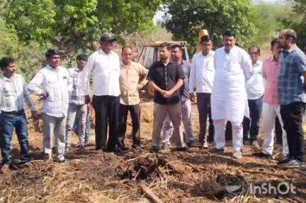 માંગરોળ: સણધરા ગામે ઘર માં આગ લાગવાની ઘટનાના અસરગ્રસ્ત બનેલા પરિવારોની ધારાસભ્ય ગણપતસિંહ વસાવા એ મુલાકાત લીધી