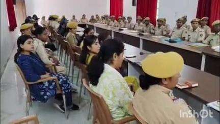 सिरोही: सिरोही पुलिस लाइन स्थित अन्वेषण भवन में एसपी ने महिलाओं के साथ उत्पीड़न को लेकर ली बैठक