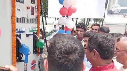 আড়শা: হেঁসলা মৌজায় পেট্রোল পাম্পের   শুভ উদ্বোধন হল