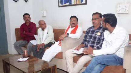 बड़वानी: सांसद सेवा केंद्र में सांसद श्री पटेल ने भारतीय किसान संघ के अध्यक्ष और पदाधिकारियों से बैठक पर चर्चा की