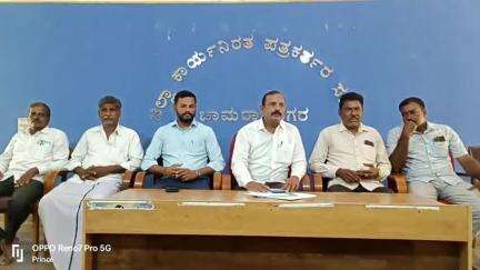 ಚಾಮರಾಜನಗರ: ಸಾಲ ಮಾಡಿ ಐಸ್ ಕ್ರೀಂ ಘಟಕ ನಿರ್ಮಾಣ ಬೇಡ : ನಗರದಲ್ಲಿ ಚಾಮುಲ್ ಮಾಜಿ ಅಧ್ಯಕ್ಷ ನಾಗೇಂದ್ರ