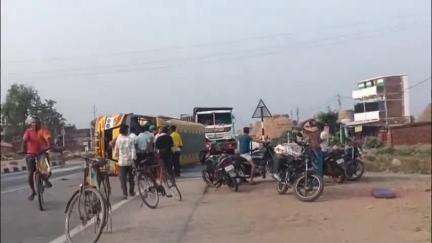 डोभी: डोभी-गया सड़क मार्ग पर दो अलग-अलग स्थानों पर सड़क दुर्घटना, एक की मौत और 12 घायल