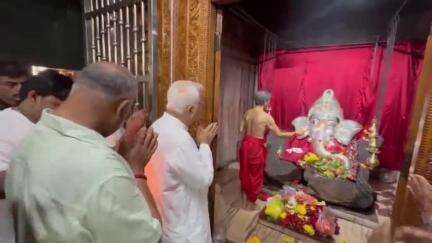 ಕಾರವಾರ: ಅಮದಳ್ಳಿಯ ಶ್ರೀ ಬಾಲ ವೀರಗಣಪತಿ ದೇವಸ್ಥಾನಕ್ಕೆ ಹಳಿಯಾಳ ಶಾಸಕ ಆರ್.ವಿ.ದೇಶಪಾಂಡೆ ಭೇಟಿ, ವಿಶೇಷ ಪೂಜೆ