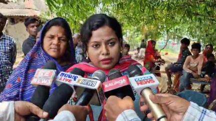 ଜଳେଶ୍ବର: ମଙ୍ଗା ପୋଖରୀ ଆଦିବାସୀରେ  8 ବର୍ଷ ପୂର୍ବରୁ ବାପାଙ୍କ ମୃତ୍ଯୁ,ଏବେ ମା ବି ଆର ପାରିରେ ନେଇ ଜଳେଶ୍ୱର ସାମାଜିକ ସୁରକ୍ଷା ଅଧିକାରୀଣିଙ୍କ ପ୍ରତି