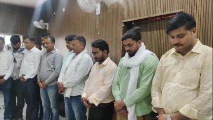 मंझनपुर: इलेक्ट्रॉनिक मीडिया कौशाम्बी ने मंझनपुर ब्लाक में आयोजित की शोक सभा, पत्रकार नरेंद्र यादव की पत्नी को दी श्रद्धांजलि