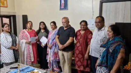 खंडवा नगर: खंडवा के जिए सिंध सेवा संगम ने सिंधी कॉलोनी में उत्कृष्ट परीक्षा परिणाम लाने वाले छात्र-छात्राओं का सम्मान किया