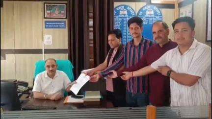 जोगिंदर नगर: जोगिंदरनगर में स्वास्थ्य सेवाओं की दुर्दशा और बस किराया वृद्धि पर माकपा ने एसडीएम को ज्ञापन सौंपा |#Jansamasya