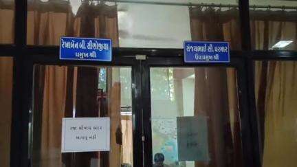 ઉપલેટા: ભાયાવદર નગરપાલિકાના પ્રમુખ દ્વારા પત્રકાર પરિષદ યોજી ભાયાવદર પી.આઇ. ને આવેદનપત્ર પાઠવાયું