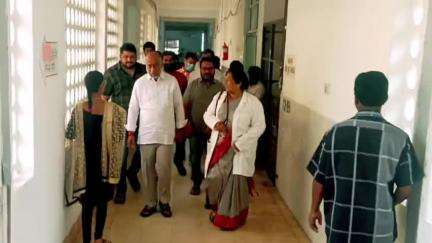 పలమనేరు: వంద పడకల ప్రభుత్వ ఏరియా ఆసుపత్రిని ఆకస్మికంగా తనిఖీ చేసిన జిల్లా జడ్పీ చైర్మన్ శ్రీనివాసులు, కీలక ఆదేశాలు జారీ