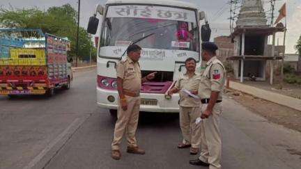 बड़वानी: सीएम के आदेश पर यातायात पुलिस और आरटीओ की संयुक्त कार्रवाई, लोक परिवहन वाहनों और स्कूल/कॉलेज बसों पर विशेष जाँच अभियान