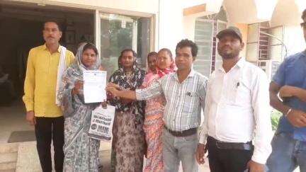 धमतरी: दोनर में अवैध रूप से शराब बिक्री होने से गांव का माहौल हो रहा खराब, ग्रामीणों ने एसपी से की कार्रवाई की मांग #jansamasya