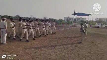 आगर: आगर पुलिस लाइन में साप्ताहिक जनरल परेड का आयोजन, एसपी ने जवानों को दिए निर्देश