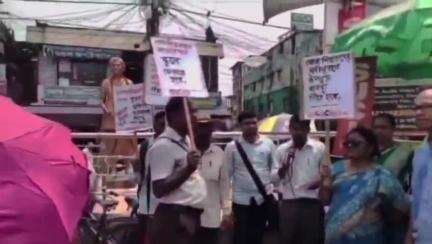 ঘাটাল: বিকাশ ভবন এর শিক্ষক অভিযানে পুলিশি অত্যাচারের অভিযোগ তুলে ঘাটালে বিক্ষোভ কর্মসূচি SUCI এর