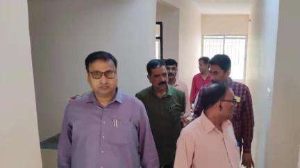 मोतिहारी: बलाहां में सीएचसी सह स्वास्थ्य उप केंद्र के लिए बने नए भवन का जिला सिविल सर्जन ने किया निरीक्षण