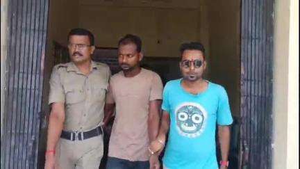 আউশগ্রাম ২: সাবমার্সিবল পাম্পের তার চুরির ঘটনায় ভূঁয়েরার জঙ্গল থেকে একজন দুষ্কৃতীকে গ্রেপ্তার করল পুলিশ, তারা ধৃতকে পাঠালো আদালতে