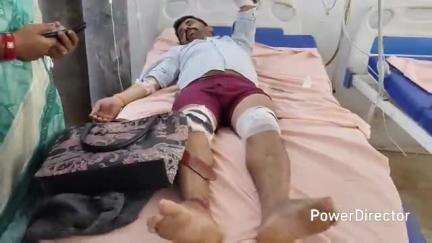 कर्वी: झांसी-मिर्जापुर मुख्य सड़क पर खोह के पास ई-रिक्शा पलटा, महिला सहित दो घायल
