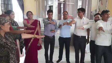 डीग: खंड मुख्य चिकित्सा अधिकारी कार्यालय डीग पर मनाया डेंगू दिवस, खंड मुख्य चिकित्सा अधिकारी ने स्टाफ को दिलाई शपथ