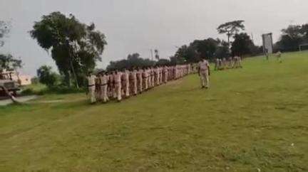 सुपौल: सुपौल पुलिस केंद्र में अनुशासन बनाए रखने के लिए परेड का आयोजन, पुलिस अधीक्षक के निर्देश पर