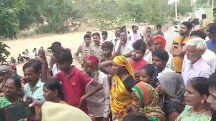 खागा: धाता के बछरौली गांव में बुजुर्ग का शव रखकर सड़क जाम करने पर 40 अज्ञात और 16 नामजद के खिलाफ दर्ज हुआ मुकदमा