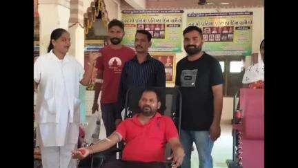 છોટાઉદેપુર: સીમલ ફળિયા ખાતે યુવાનો દ્વારા બ્લડ ડોનેશન કેમ્પનું આયોજન કર્યું, મોટી સંખ્યામાં યુવાનો જોડાયા.