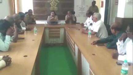 शिरोळ: जनतेला त्रास होणार नाही याची आंदोलकांनी दक्षता घ्यावी उपविभागीय अधिकारी रोहिणी सोळंके यांचे शिरोळ येथे बैठकीत आवाहन