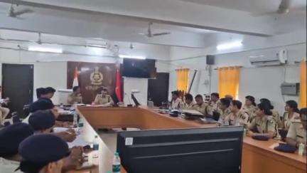 मोतिहारी: पुलिस अधीक्षक ने जिला कार्यालय के सभागार में की बैठक, दिए आवश्यक निर्देश