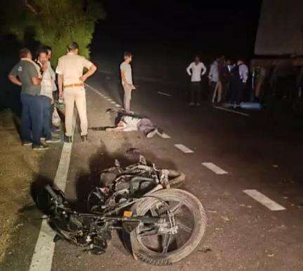 रोहट तेज रफ्तार ट्रेलर ने बाइक को मारी टक्कर एक की मौत