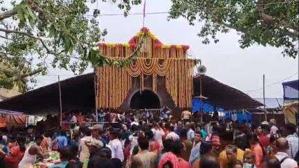 মঙ্গলকোট: সতীপীঠ ক্ষীরগ্রামের দেবী যোগাদ্যার প্রথম পুজো হয় বর্ধমানের মহারাজার নামে, রাজ্যের বিভিন্ন প্রান্ত থেকে ভক্তদের ঢল