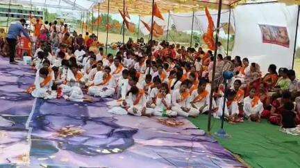 मंडला: गयाजीपुर जिलहरी घाट स्थित काशी विश्वनाथ वैदिक गुरुकुल में युवक-युवती चरित्र निर्माण शिविर का समापन