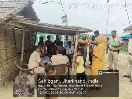 आज दिनांक-16.05.25 को कटिहार जिला के अमदाबाद थानान्तर्गत थानाध्यक्ष द्वारा "पुलिस आपके द्वारा" कार्यक्रम के तहत गदाई दियारा एवं पार दियारा में जनता दरबार का आयोजन कर समस्या का समाधान किया गया I