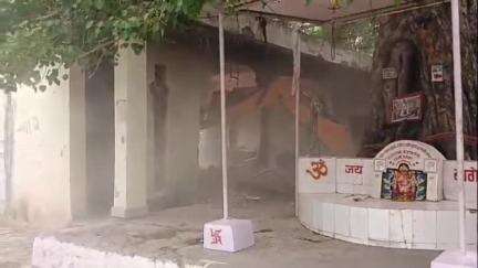 दमोह: दमोह में रोड कंपनी द्वारा बनाए गए भवन को प्रशासन ने ध्वस्त किया, टॉकीज चौराहे का मामला
