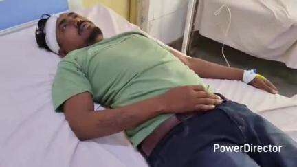 राजापुर: राजापुर के कमासिन रोड में गाय को बचाने के प्रयास में अनियंत्रित कार पलटी, कार सवार 5 घायल, एक जिला अस्पताल में भर्ती