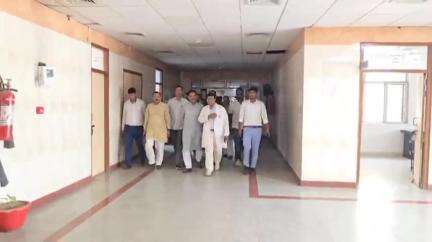 तिर्वा: मेडिकल कॉलेज में फेंको मशीन व सी आर्म मशीन का मंत्री और प्राचार्य ने फीता काटकर किया शुभारंभ, मोतियाबिंद की होगी सर्जरी