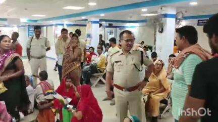डुमरांव: डुमरांव के एक दर्जन बैंकों में एसडीपीओ ने की सुरक्षा जांच, लापरवाही न बरतने के दिए निर्देश