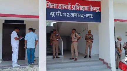 मऊ: एसपी मऊ इलामारन जी द्वारा पुलिस लाइन परिसर में पुलिस प्रशिक्षण आरक्षी जेटीसी/आरटीसी के दृष्टिगत किया गया गहन निरीक्षण