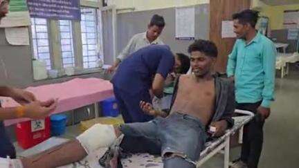 बैतूल: छाता गांव में बाइक स्लीप होने से तीन युवक घायल, जिला अस्पताल में भर्ती