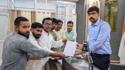 घोसी: नगर पंचायत घोसी में भ्रष्टाचार का आरोप, सभासदों ने एडीएम को सौंपा ज्ञापन