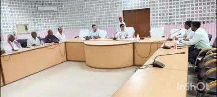 बलिया: जिलाधिकारी प्रवीण कुमार लक्षकार ने कलेक्ट्रेट सभागार में शादी अनुदान योजना के तहत की बैठक